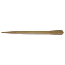 L'encrage d'une œuvre demande de longues heures de concentration. C'est pourquoi ce porte-plume manga en bois de la marque CORECT'ART s'impose comme l'outil idéal pour votre atelier. D'une longueur d'environ 18 cm, cet instrument associe la noblesse du bois vernis naturel au confort moderne. Il s'adapte parfaitement aux exigences du dessin au trait et de la calligraphie. C'est un accessoire fiable pour tracer vos lignes ou écrire en toute sérénité. Une Ergonomie Supérieure pour un Confort Maximal Ce modèle se distingue par sa conception unique et sa prise en main remarquable : Un Embout Large en Liège : L'extrémité intègre une gaine de liège authentique. Ainsi, vous profitez d'une excellente tenue sans crisper vos doigts. Une Fixation Universelle par Griffes : Le système de fixation par griffes retient solidement la plume. Ce dispositif astucieux assure une compatibilité totale avec tous les types de plumes du marché. Un Équilibre Idéal : Son corps en bois léger garantit un confort parfait. Vous dessinez des détails minutieux ou des planches de manga sans ressentir de fatigue. L'Instrument Polyvalent pour le Dessin et l'Écriture Cet outil haut de gamme améliore la régularité de vos mouvements. De plus, sa structure robuste résiste à l'usure quotidienne de l'artiste. Que vous pratiquiez la bande dessinée, le lettrage ou l'illustration, ce manche répond à toutes vos exigences créatives. En conclusion, CORECT'ART décline également sa gamme dans de nombreuses couleurs pour s'accorder au style de chaque dessinateur. Commandez votre porte-plume manga en bois CORECT'ART dès maintenant et libérez la précision de vos tracés !